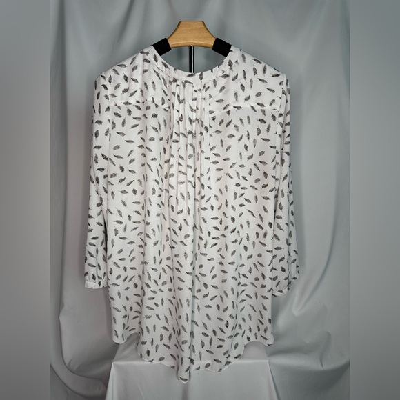 NYDJ Georgette Henley 3/4 Sleeve Top - White - XL - Picture 2 of 3